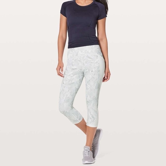 lululemon athletica Pants - Lululemon Breezy Dot Crop 19 inch Jasmine White